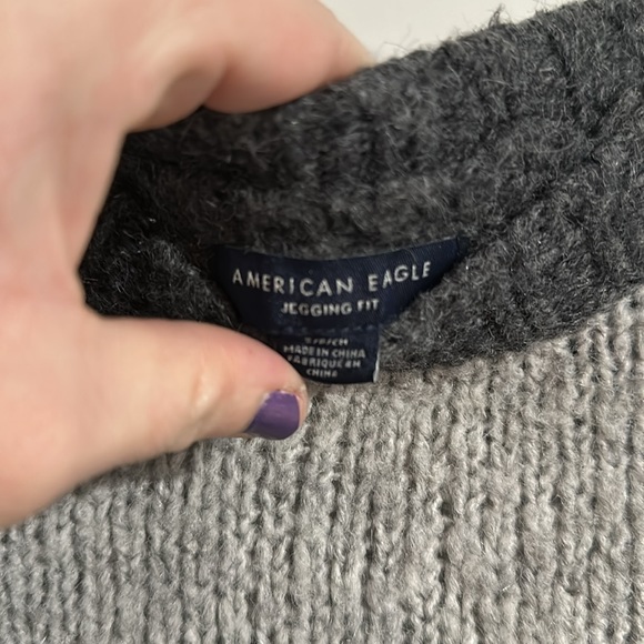 American Eagle Jegging Fit Sweater Gray Striped - Picture 3 of 4